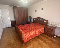 Трехкомнатная квартира в центре Сочи