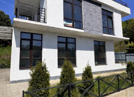 Продается коттедж с большим потенциалом в Орел-Изумруд